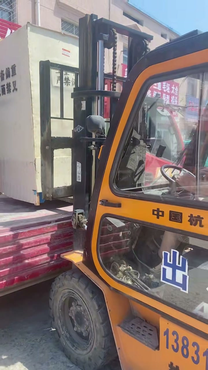 CBX-120 木箱由叉车装车，物流现场为主（视频封面）
